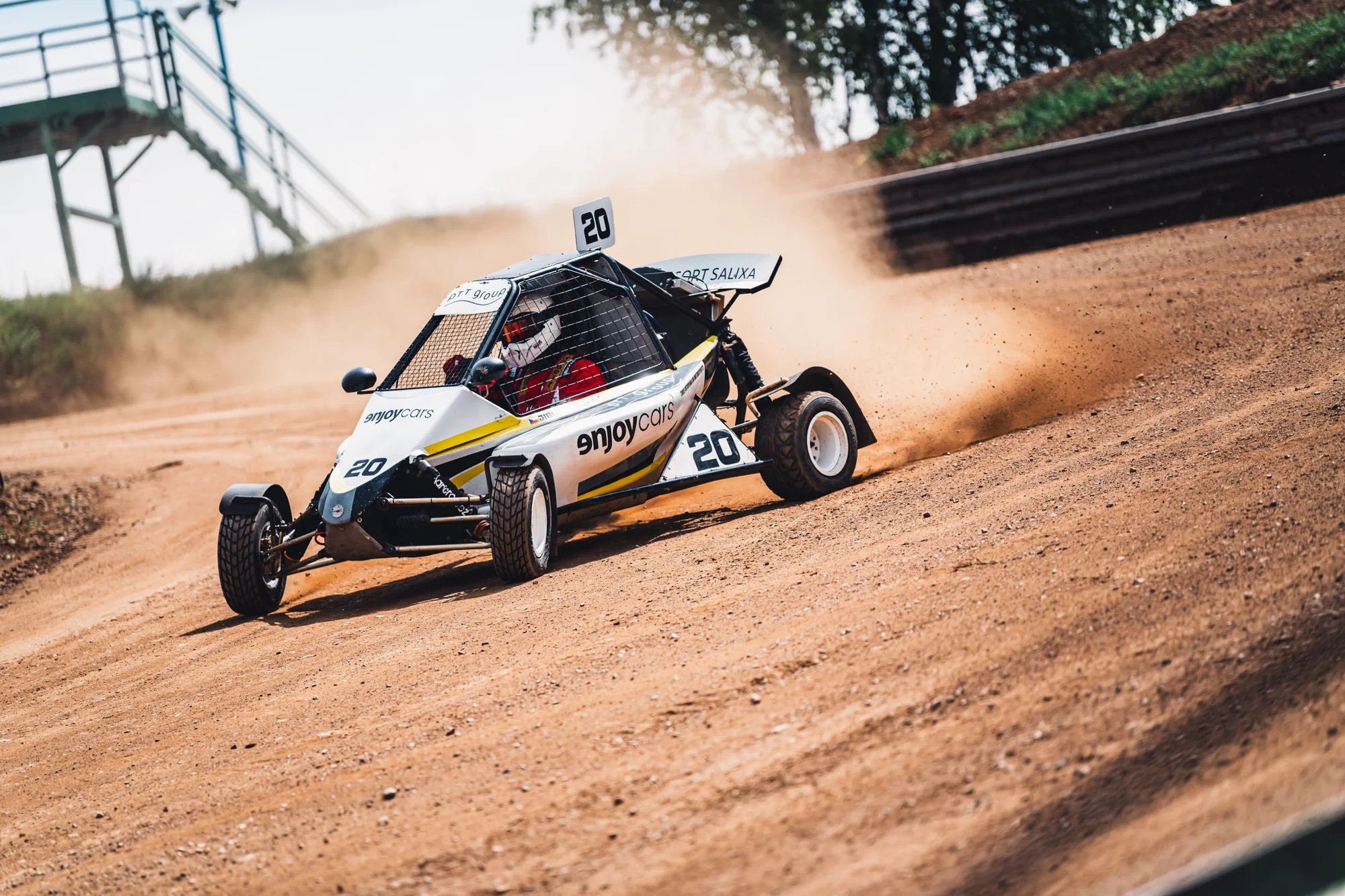 Jízda ve speciální závodní buggy Kartcross na 4 tratích po celé ČR