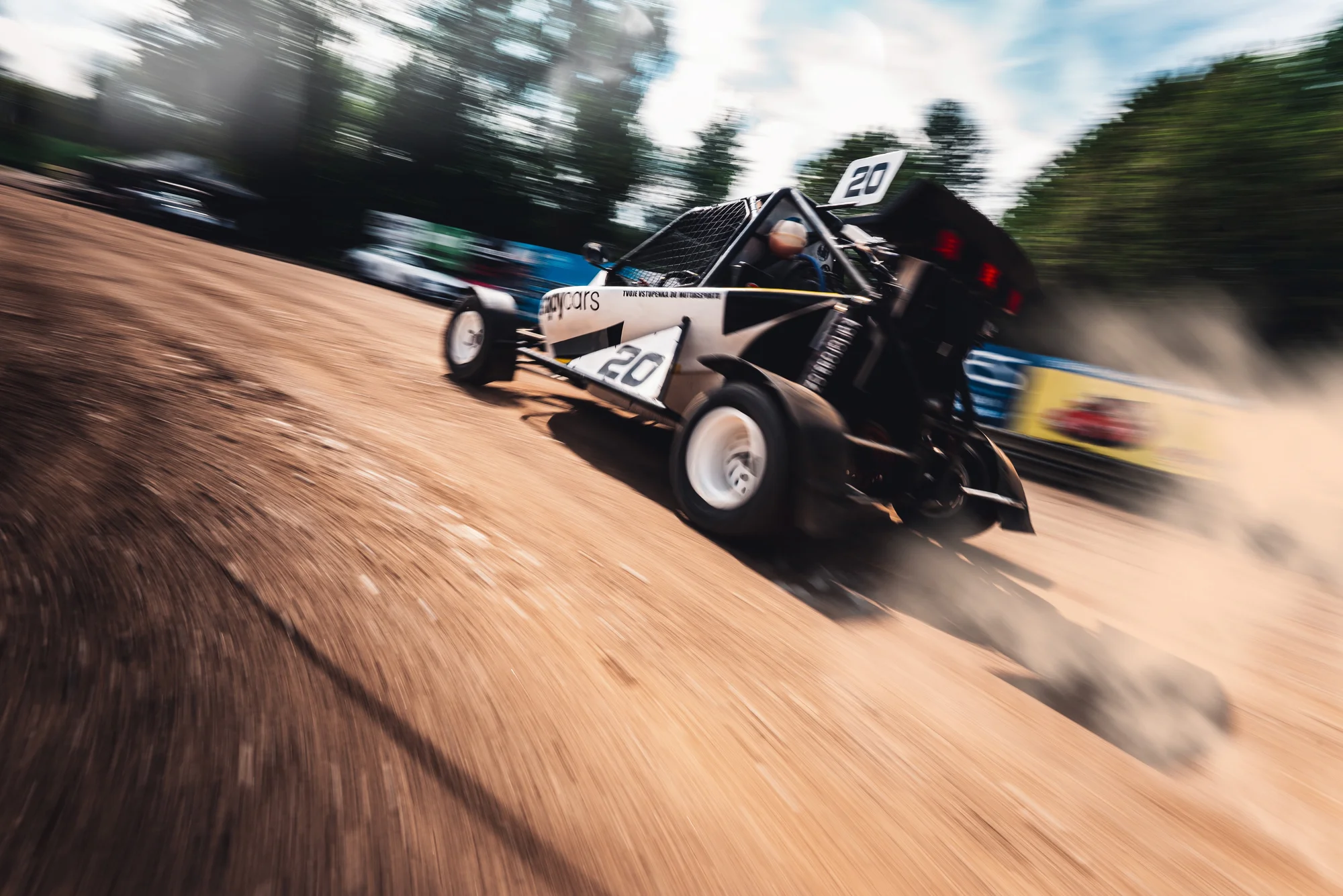 Jízda ve speciální závodní buggy Kartcross na 4 tratích po celé ČR