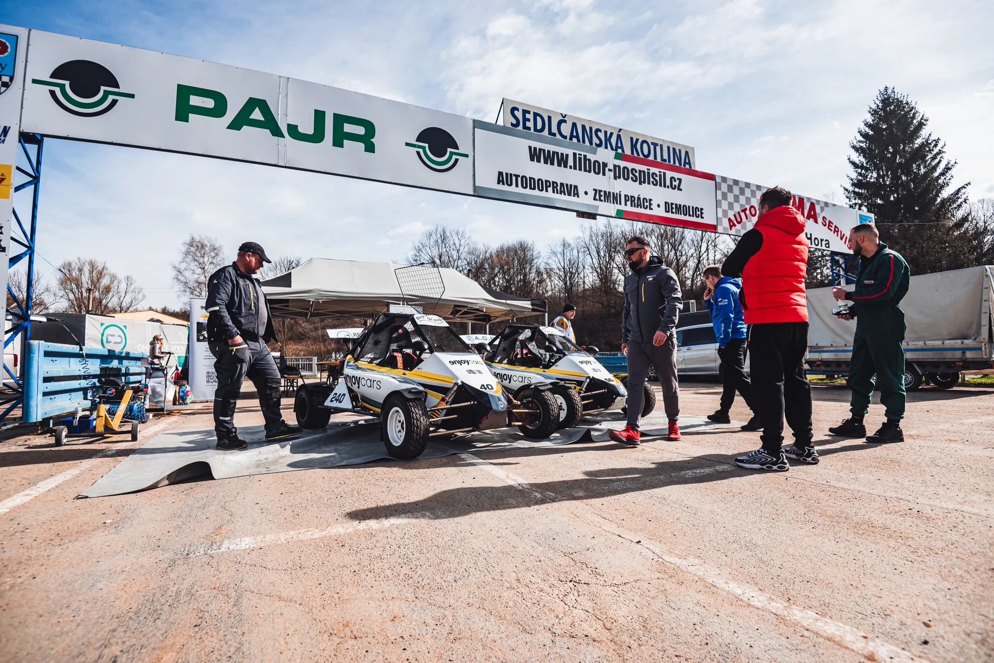Jízda ve speciální závodní buggy Kartcross na 4 tratích po celé ČR