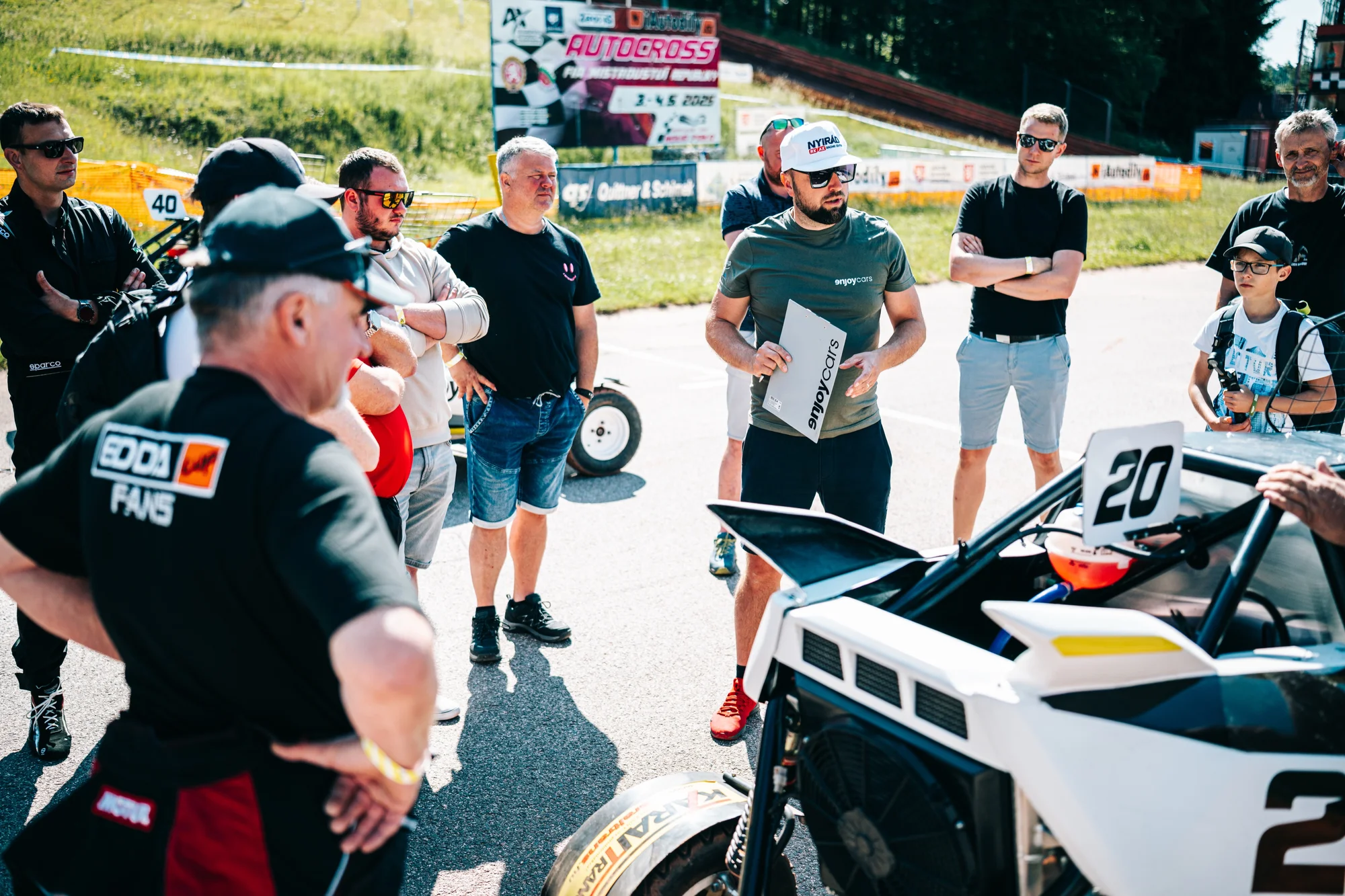 Jízda ve speciální závodní buggy Kartcross na 4 tratích po celé ČR