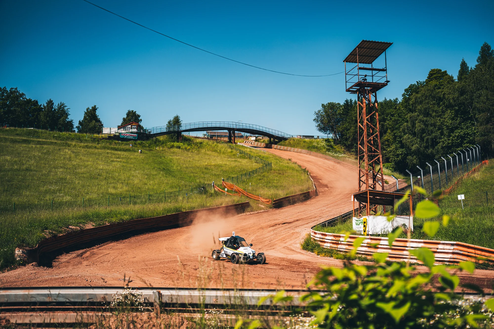 Jízda ve speciální závodní buggy Kartcross na 4 tratích po celé ČR