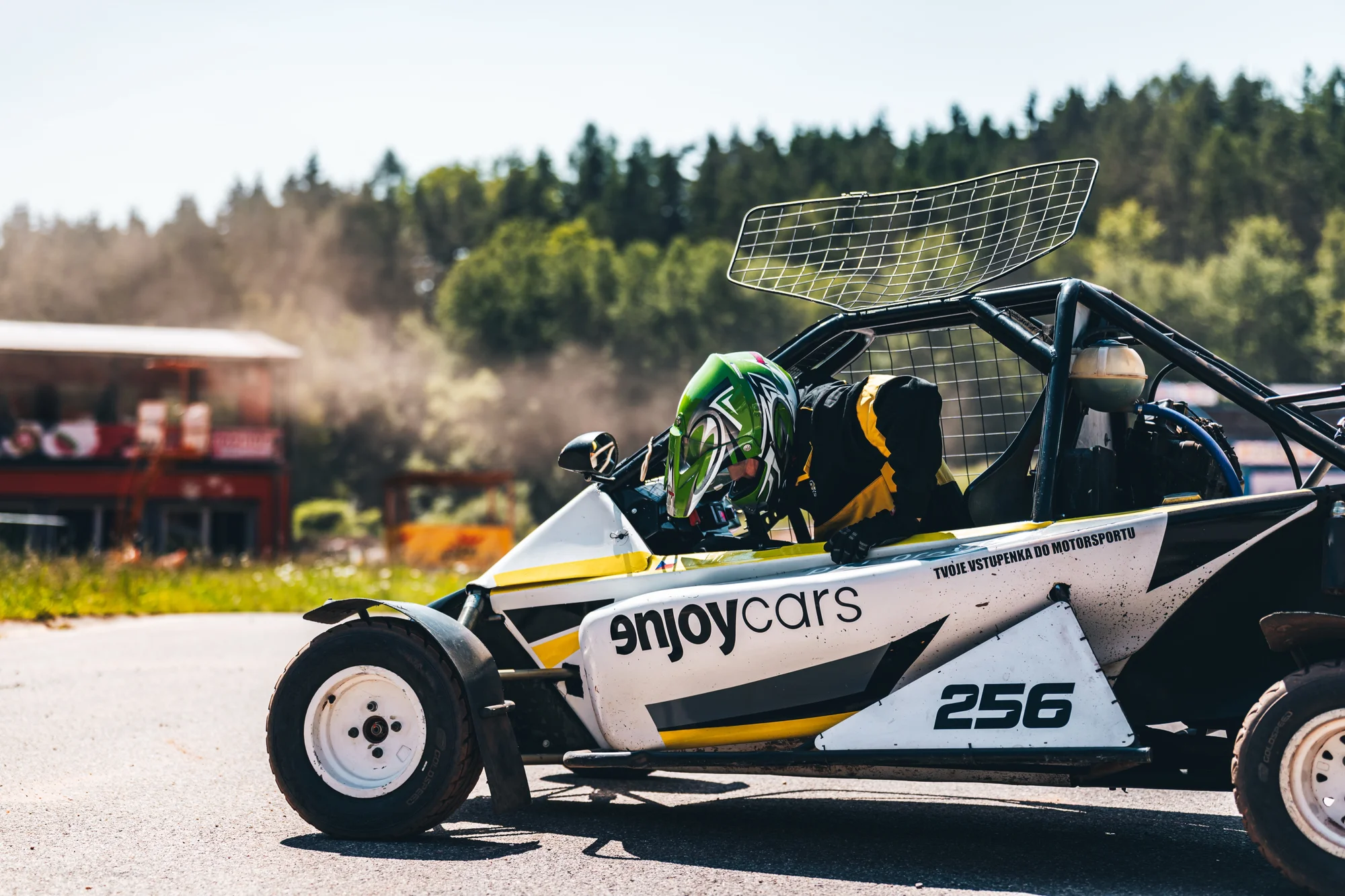 Jízda ve speciální závodní buggy Kartcross na 4 tratích po celé ČR