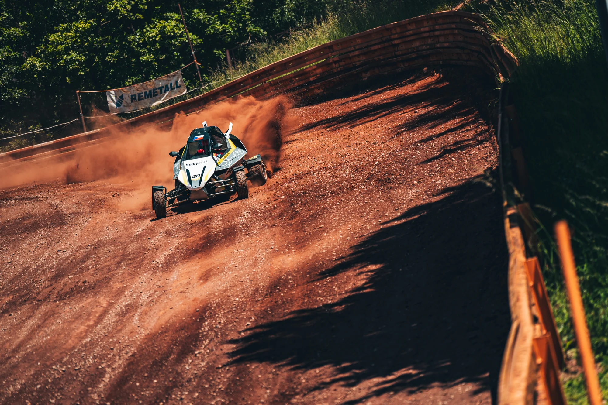 Jízda ve speciální závodní buggy Kartcross na 4 tratích po celé ČR