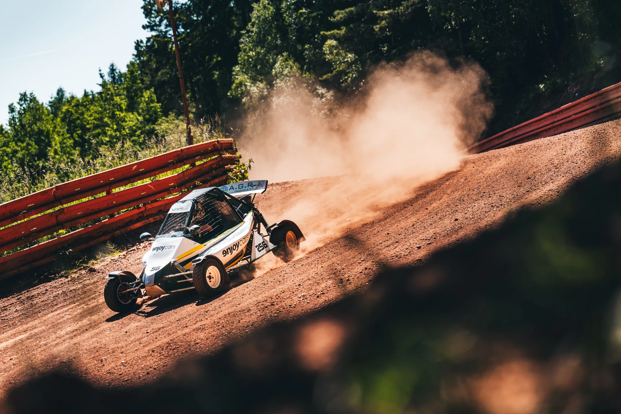Jízda ve speciální závodní buggy Kartcross na 4 tratích po celé ČR