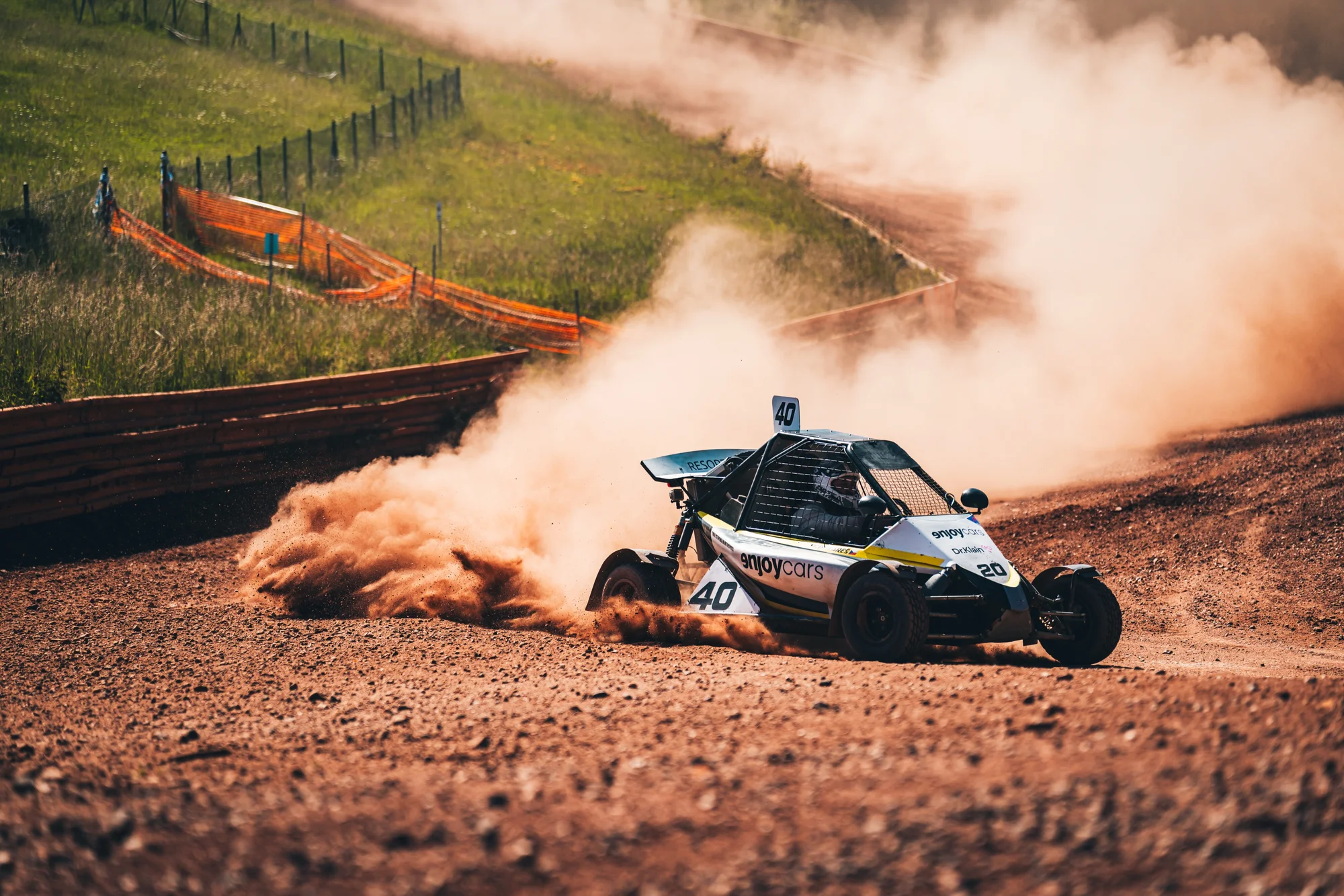 Jízda ve speciální závodní buggy Kartcross na 4 tratích po celé ČR