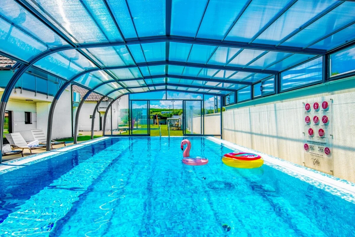 Odpočinek v lázeňském Egerszalóku: penzion se snídaní, wellness i dětskou hernou, 2 km od termálních lázní