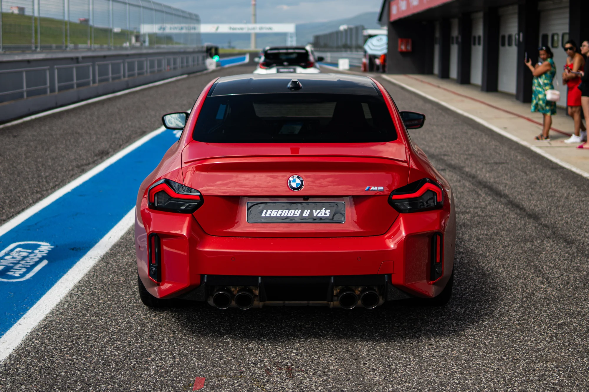 Adrenalin za volantem BMW M2 G87 na čtyřech závodních okruzích