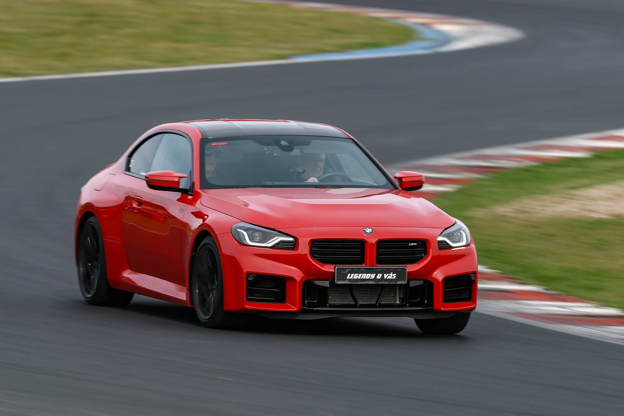 Adrenalin za volantem BMW M2 G87 na čtyřech závodních okruzích