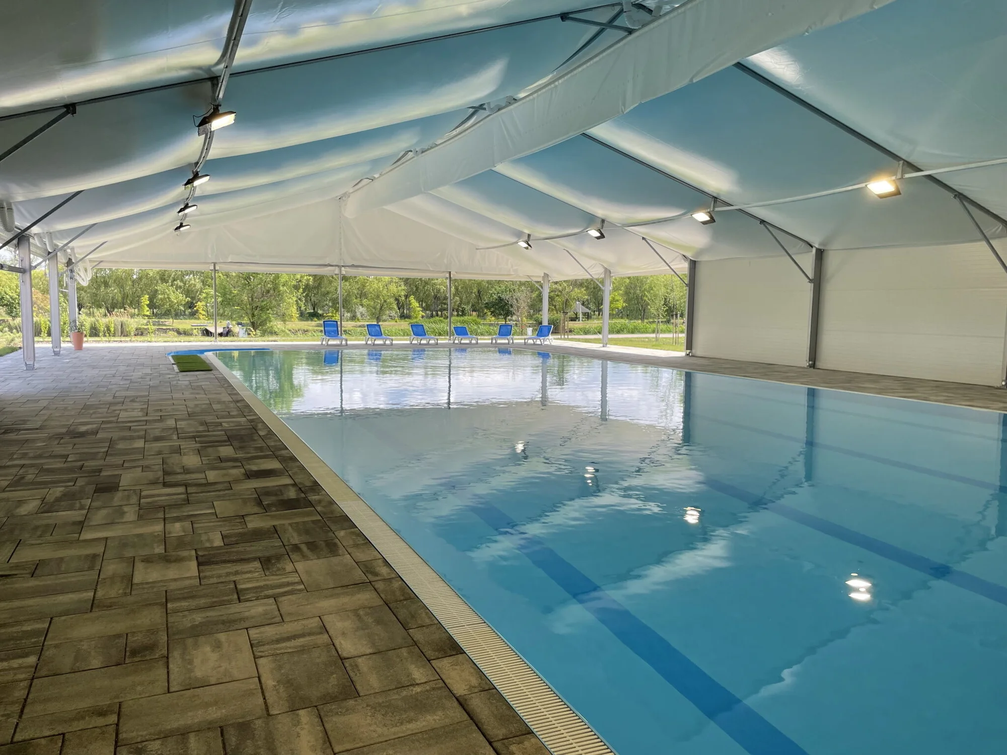 Relax u Győru: hotel u jezera, wellness s termální vodou, snídaně i vstup do zoo