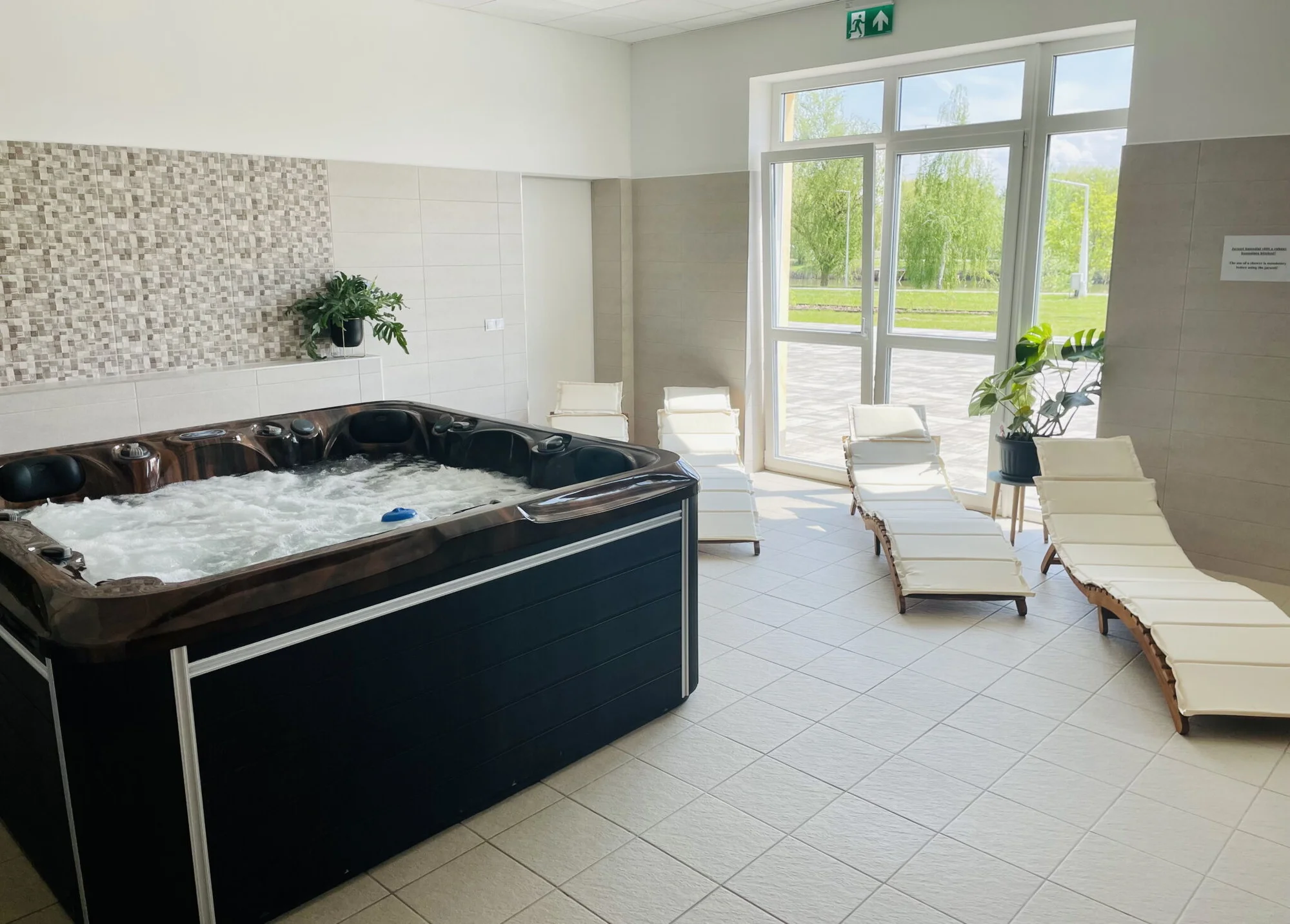 Relax u Győru: hotel u jezera, wellness s termální vodou, snídaně i vstup do zoo