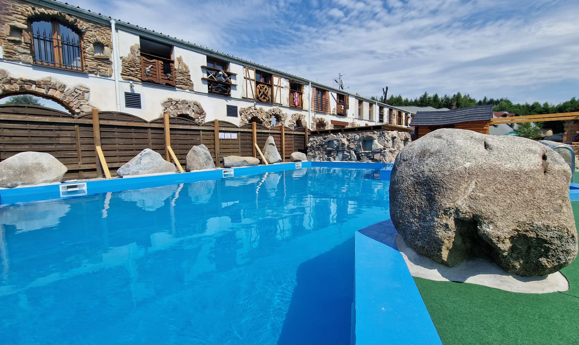 Pobyt v apartmánech u Pekla Čertovina s polopenzí i bazénem odpočinkem ve wellness