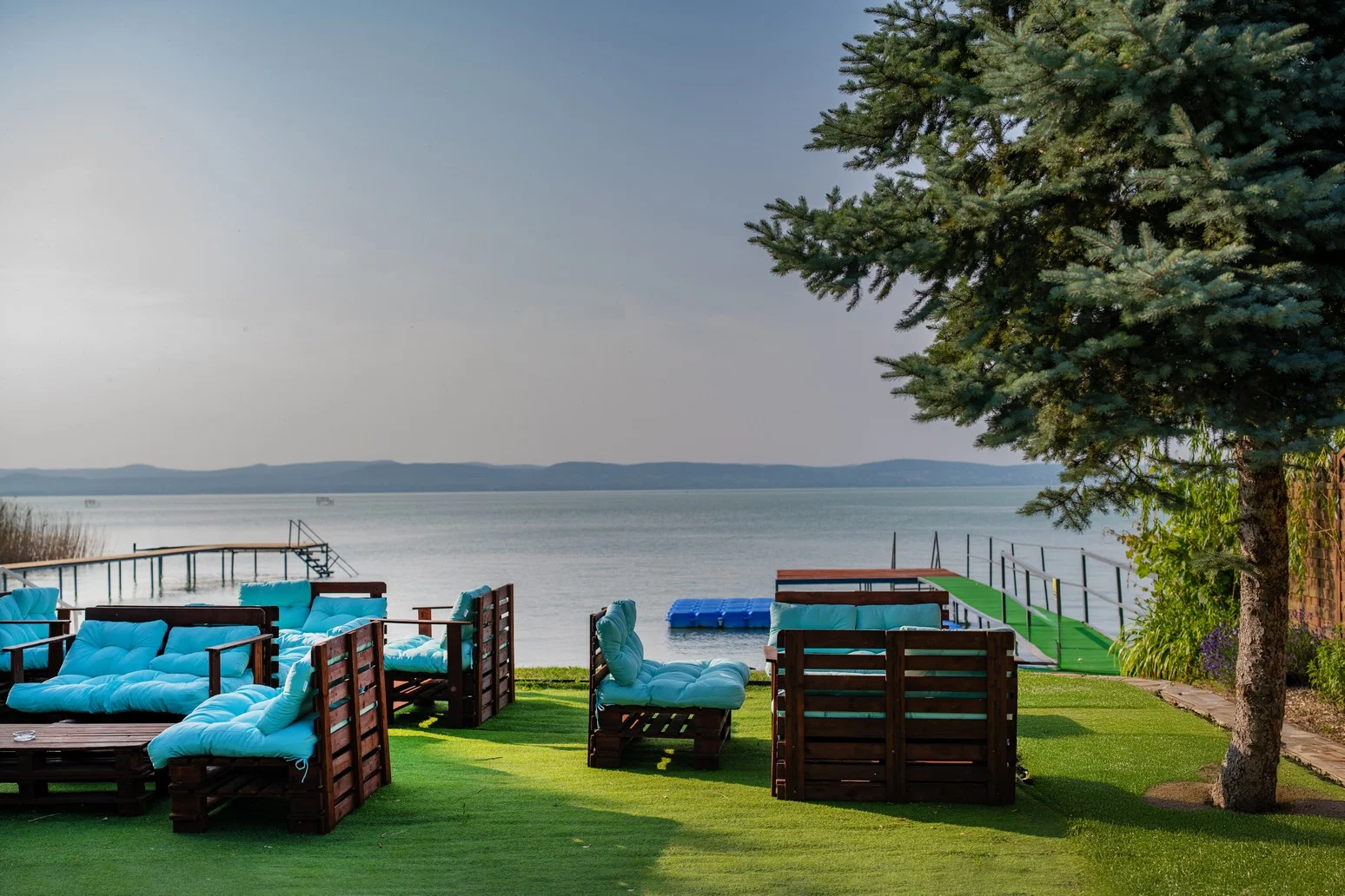 Pobyt u Balatonu: vila se soukromou pláží, snídaně i sauna, vířivka a bazén
