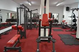 Jednorázový vstup či měsíční permanentka do fitness centra ve Staré Bělé