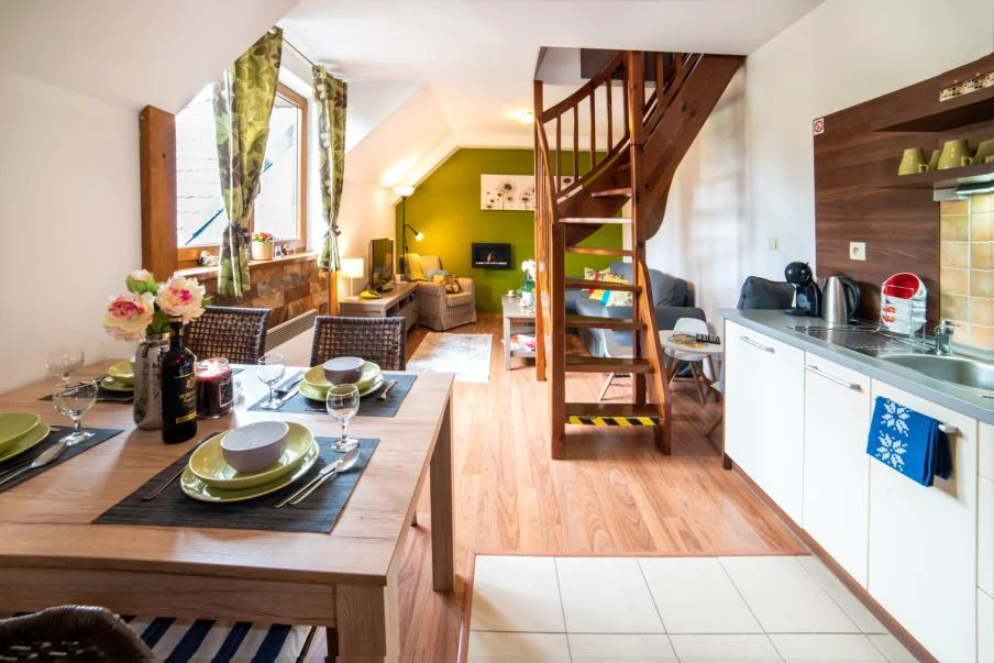 Plně zařízené mezonetové apartmány pro 4–8 osob na Donovalech