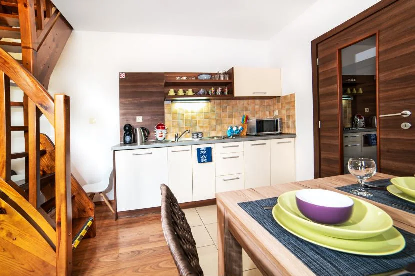 Plně zařízené mezonetové apartmány pro 4–8 osob na Donovalech