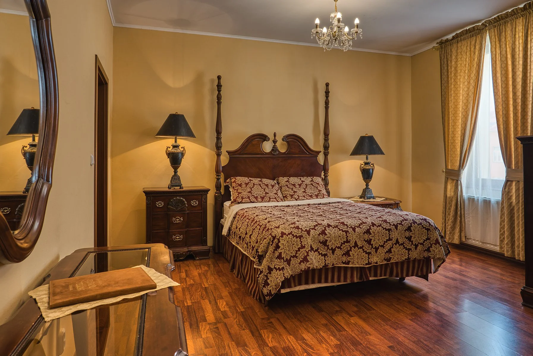 Pobyt v centru Chomutova: historický hotel se snídaní nebo polopenzí