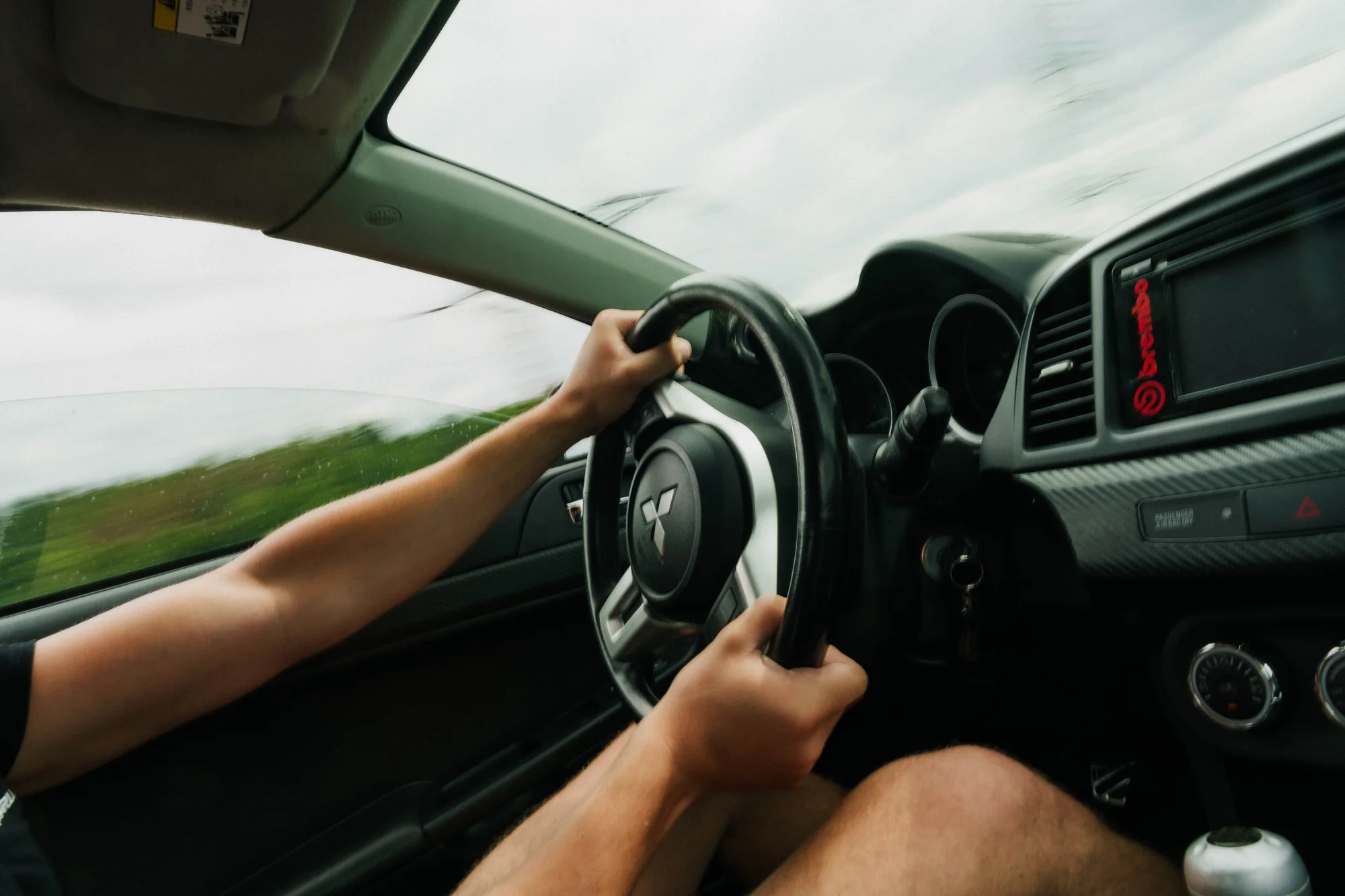 Řízení či spolujízda na závodním okruhu v autě podle výběru: Mustang, Dodge, EVO