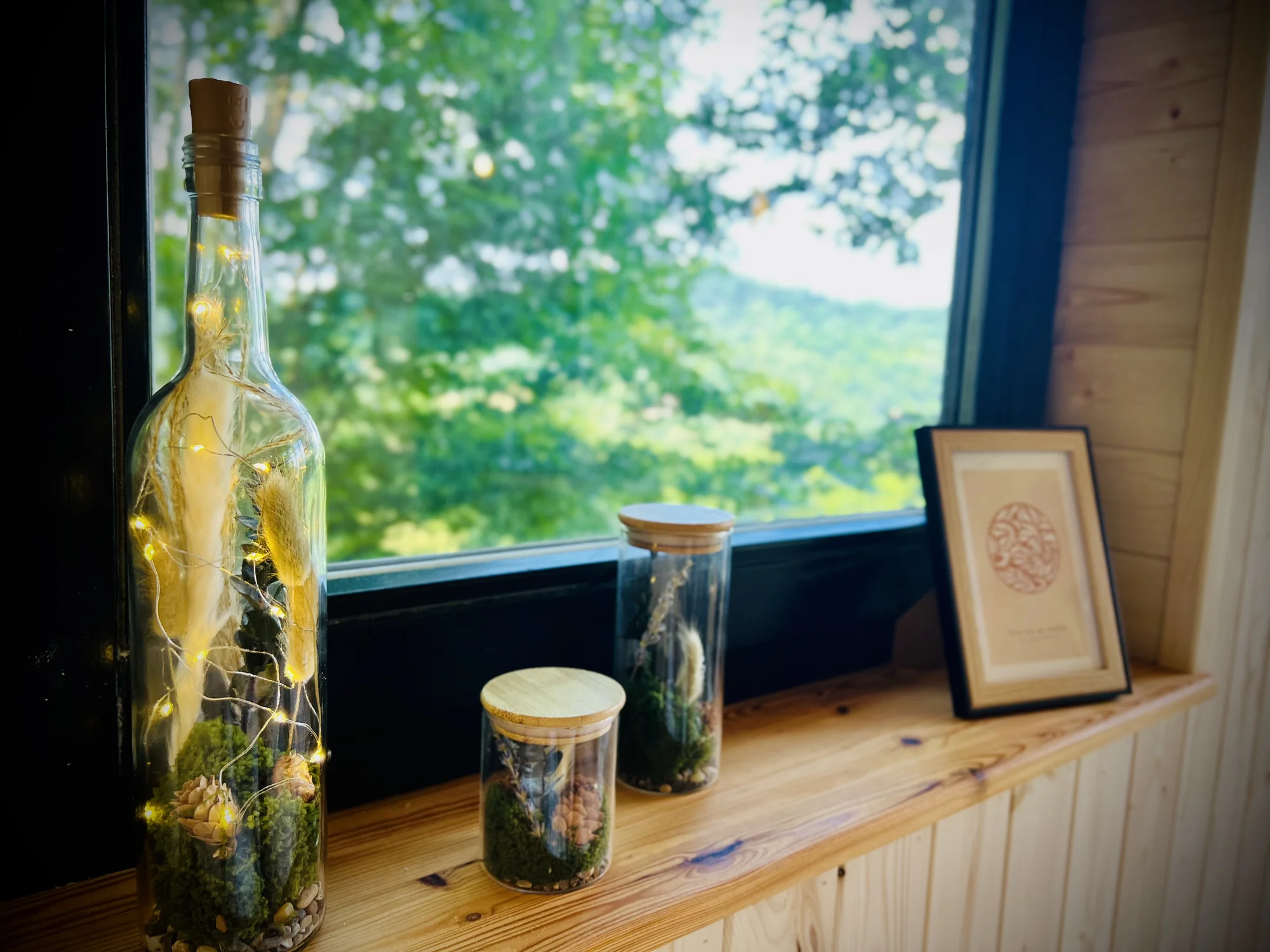 Vybavený treehouse na úpatí Krušných hor: terasa, houpací křesla i gril