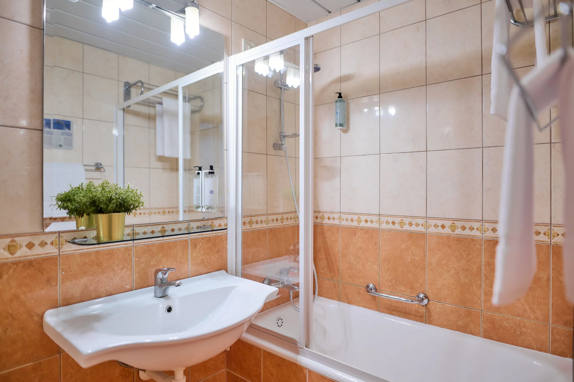 Crikvenická riviéra: hotel blízko pláží, polopenze včetně nápojů