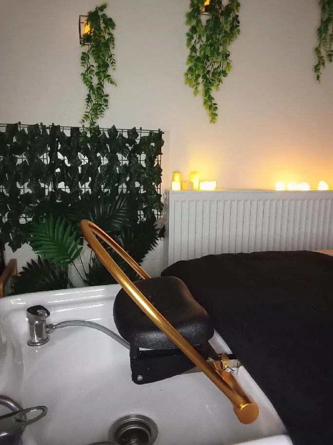 Rituály head spa pro dokonalý relax, čištění pokožky hlavy i proti padání vlasů
