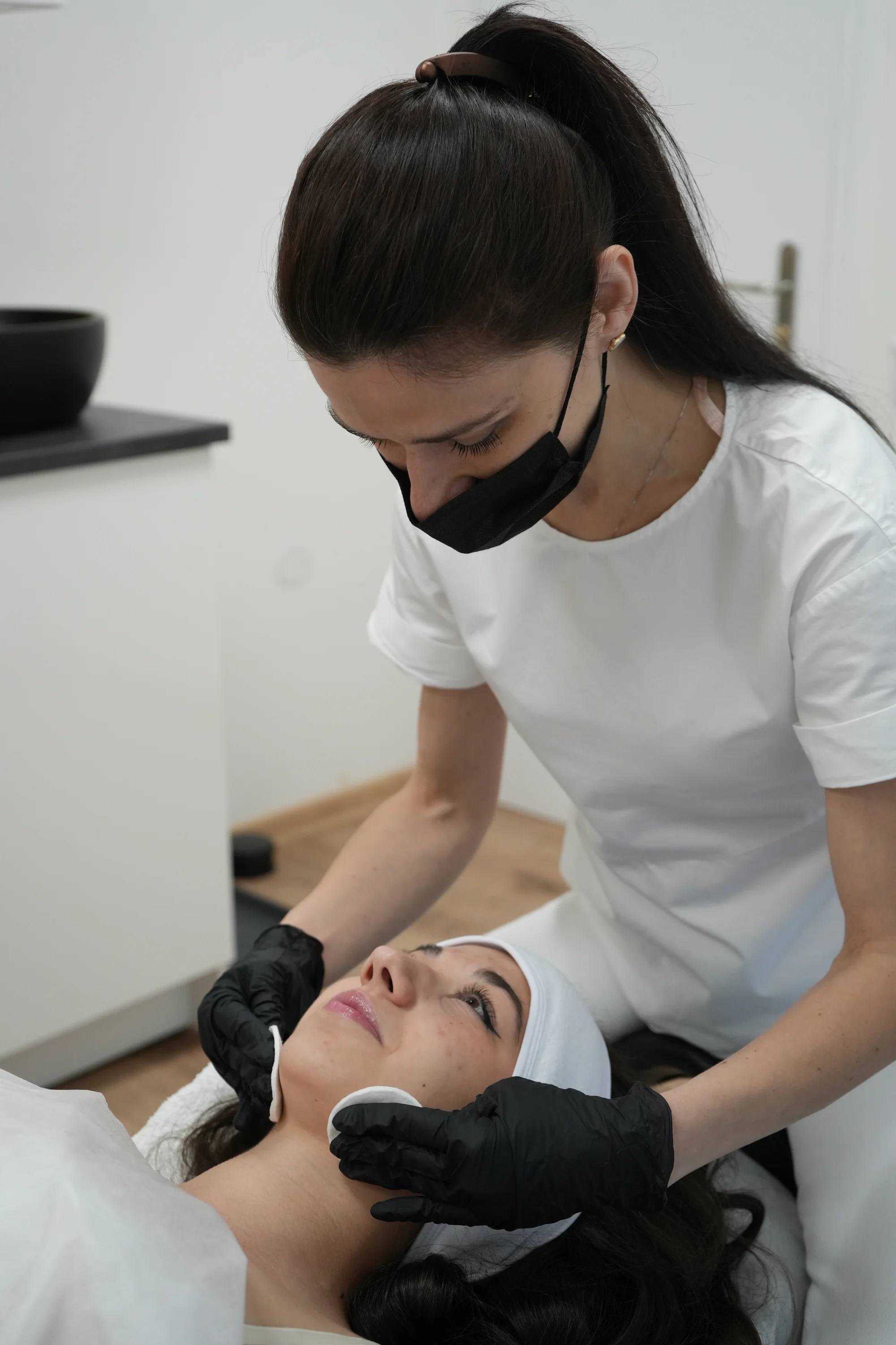 Ošetření AcneTherapy: účinný boj proti akné na obličeji, dekoltu i zádech