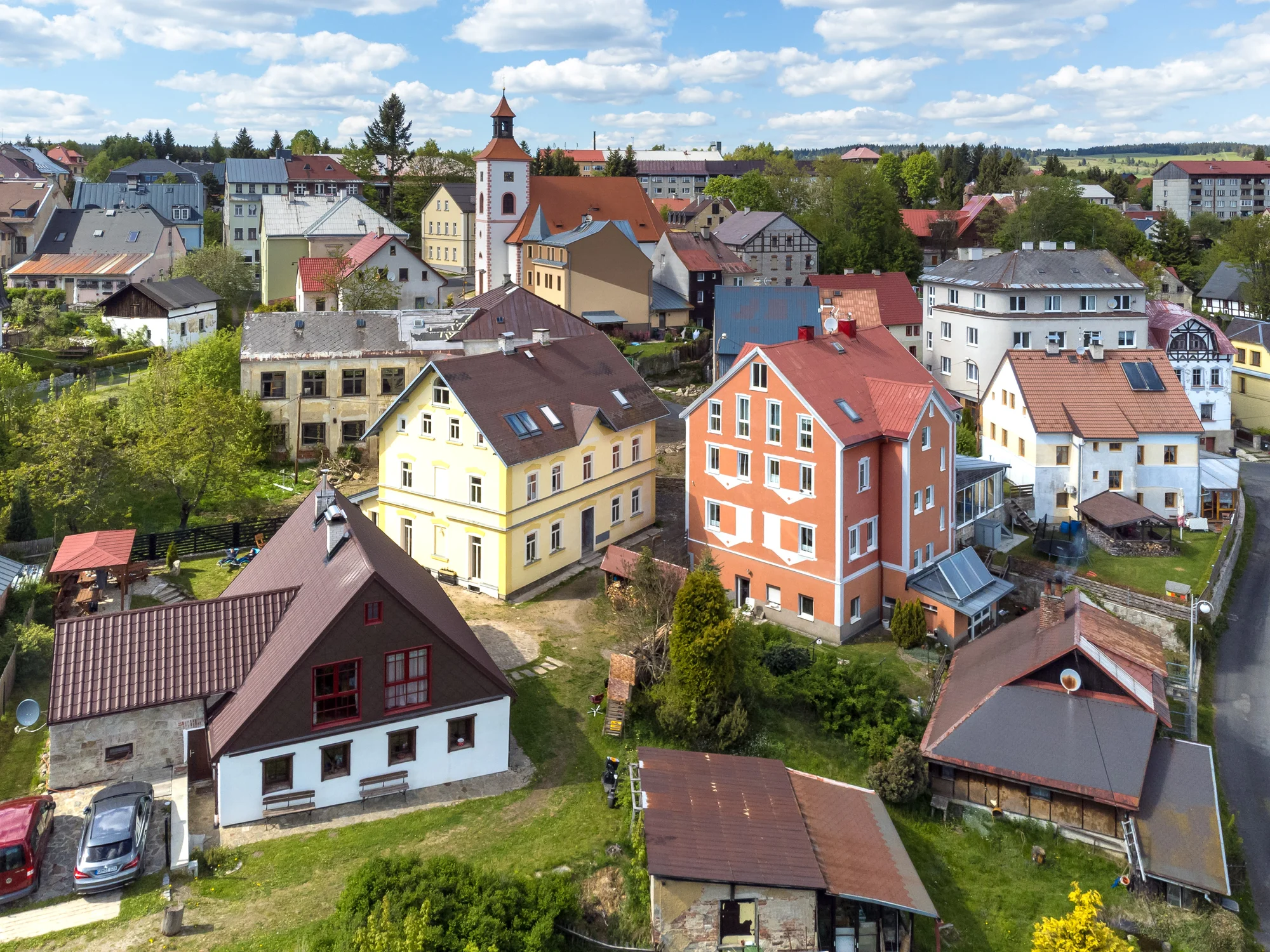 Krušné hory i s jídlem: vybavený apartmán nebo chalupa až pro 14 osob