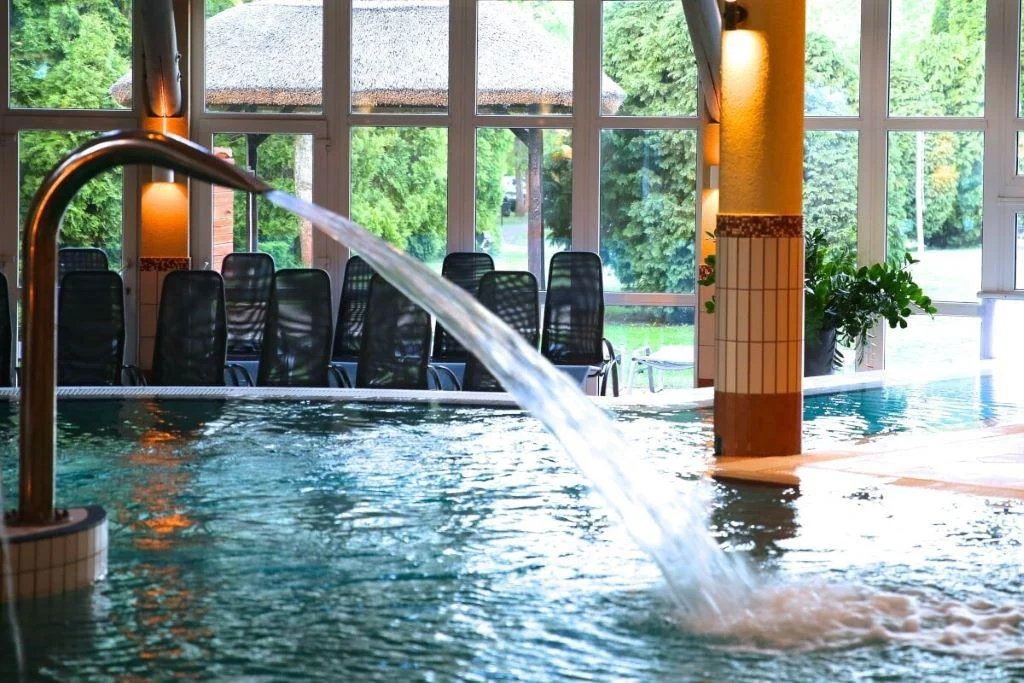 Autobusový zájezd do lázní Hévíz: 5* hotel s polopenzí a wellness, koupání v léčivém jezeře, výlety k Balatonu
