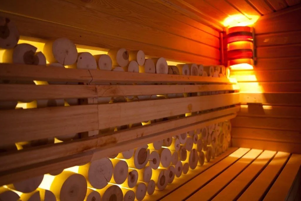 Autobusový zájezd do lázní Hévíz: 5* hotel s polopenzí a wellness, koupání v léčivém jezeře, výlety k Balatonu