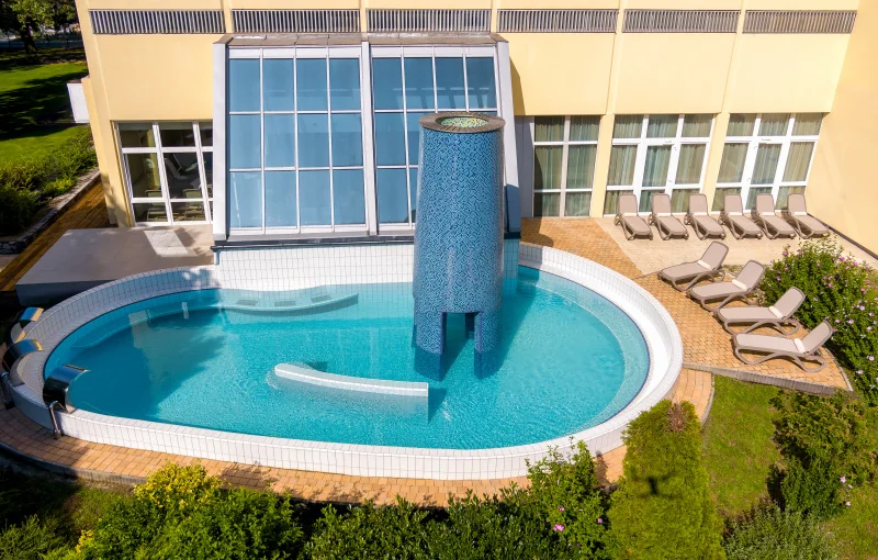 Autobusový zájezd do lázní Hévíz: 4* hotel s all inclusive a wellness, koupání v léčivém jezeře, výlety k Balatonu