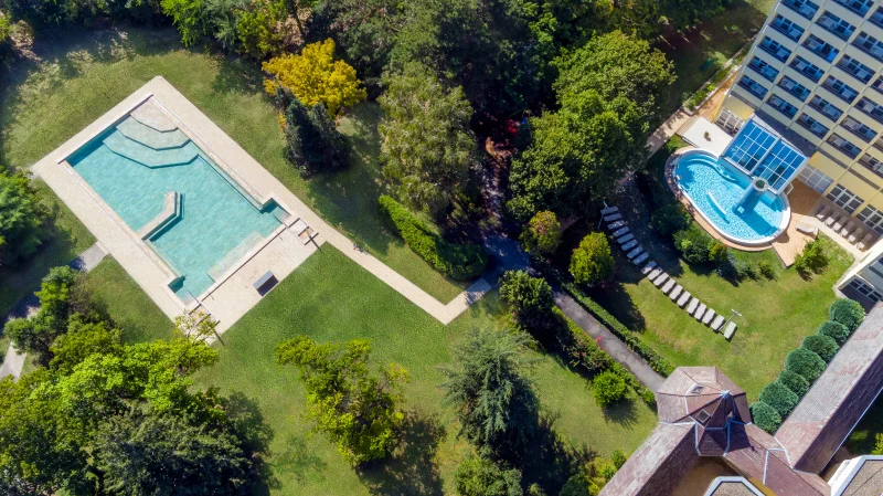 Autobusový zájezd do lázní Hévíz: 4* hotel s all inclusive a wellness, koupání v léčivém jezeře, výlety k Balatonu