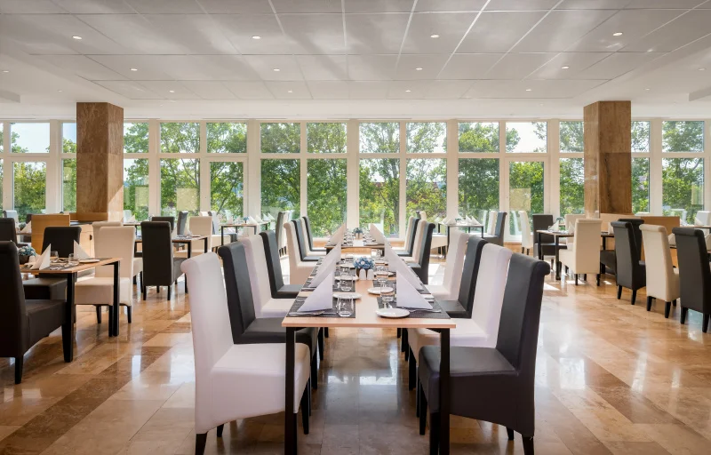 Autobusový zájezd do lázní Hévíz: 4* hotel s all inclusive a wellness, koupání v léčivém jezeře, výlety k Balatonu
