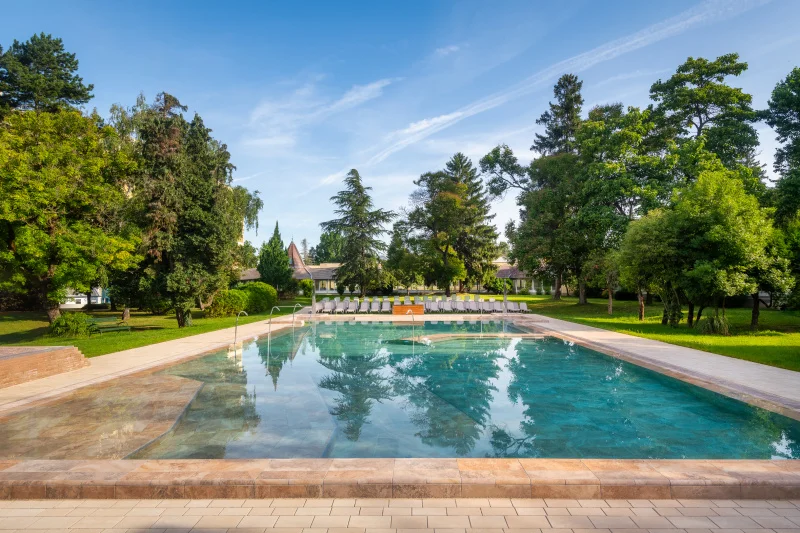 Autobusový zájezd do lázní Hévíz: 4* hotel s all inclusive a wellness, koupání v léčivém jezeře, výlety k Balatonu