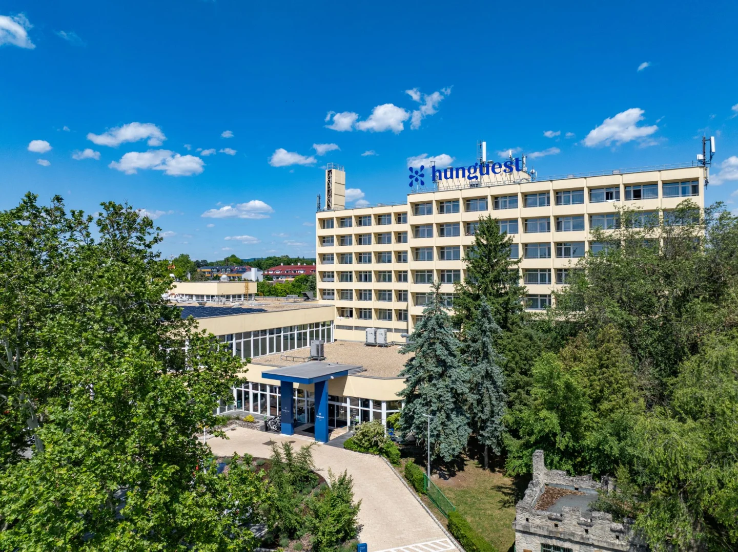 Autobusový zájezd do lázní Hévíz: 4* hotel s all inclusive a wellness, koupání v léčivém jezeře, výlety k Balatonu