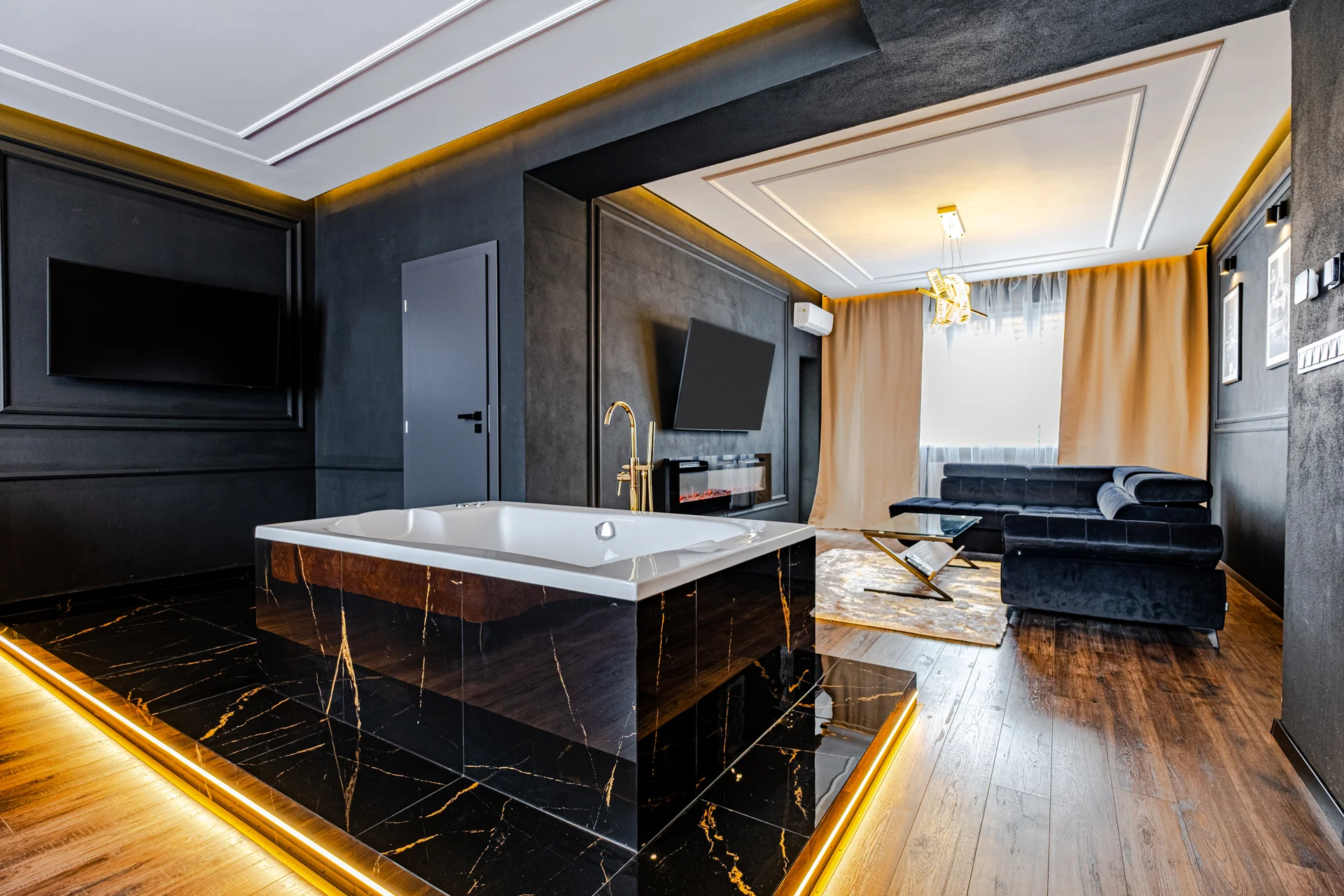 Pobyt v novém a luxusně zařízeném apartmánu v centru Nitry s vířivkou