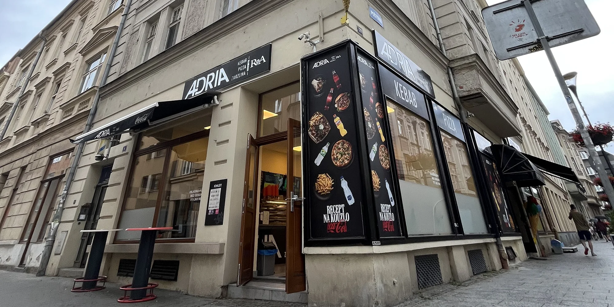 Křupavá pizza podle výběru z 10 druhů o průměru 35, 40 nebo 50 cm
