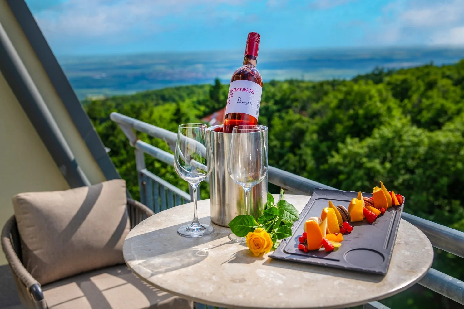 Rodinný relax v Maďarsku: 4* hotel s wellness, polopenze i výhled na pohoří Mátra