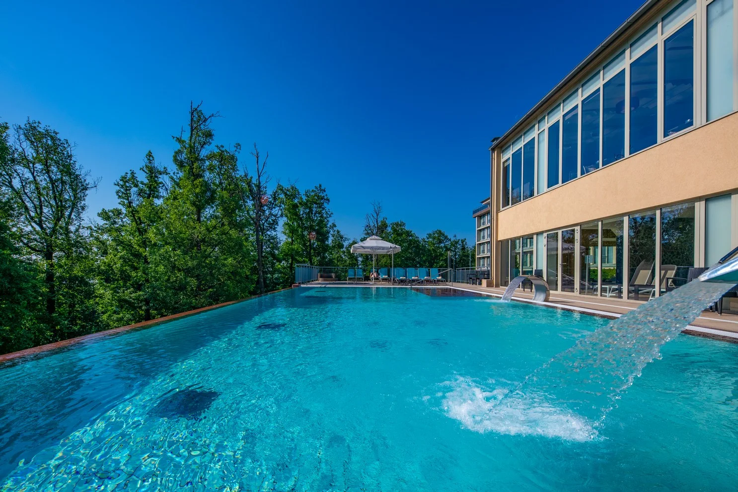 Rodinný relax v Maďarsku: 4* hotel s wellness, polopenze i výhled na pohoří Mátra