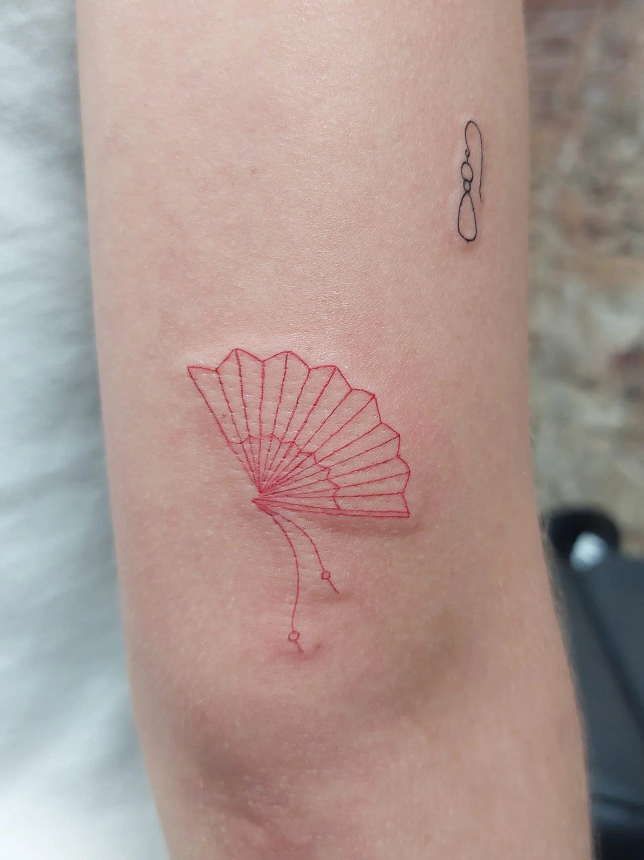 Tetování v centru Prahy: handpoke kérky do 10x10 cm, tetování strojkem do 15x15 cm
