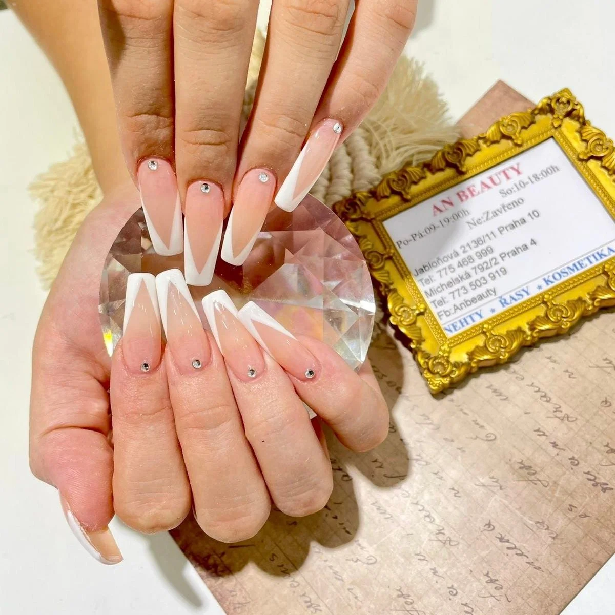 Ruce, co okouzlí: klasická manikúra, gel lak či Shellac i gelové nehty