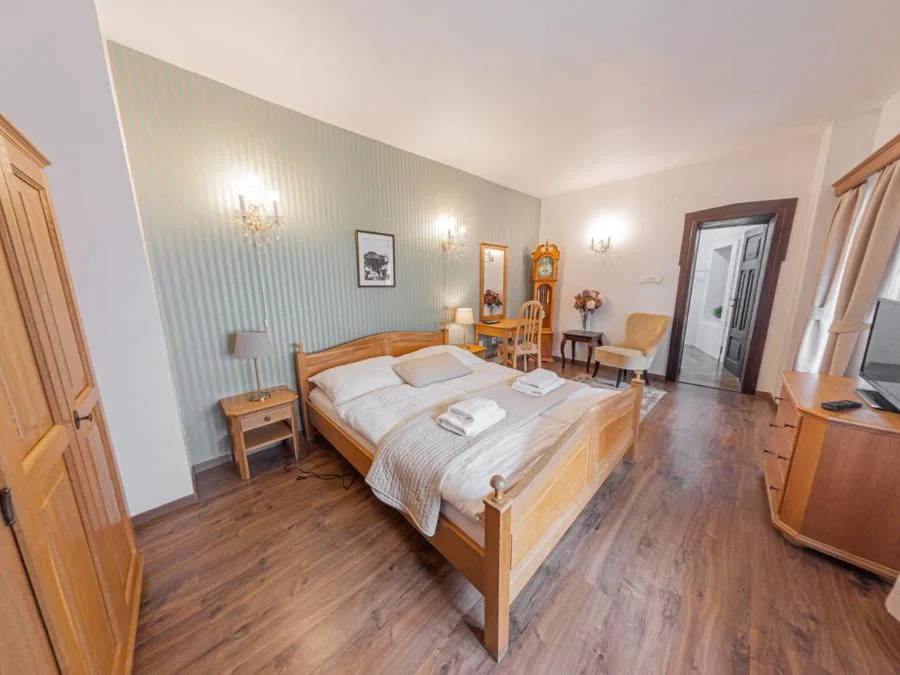 Pohodová dovolená v centru Banské Štiavnice: 3* hotel se snídaní, blízko hrad i botanická zahrada