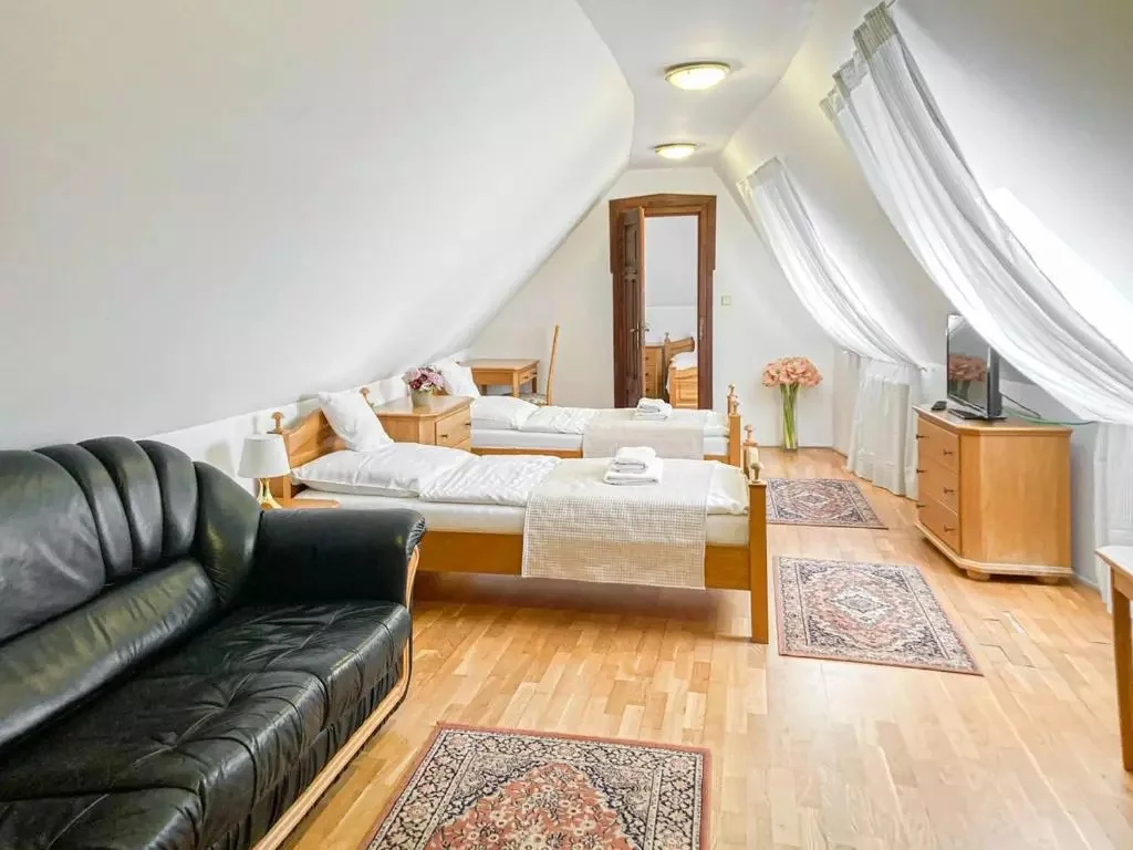 Pohodová dovolená v centru Banské Štiavnice: 3* hotel se snídaní, blízko hrad i botanická zahrada