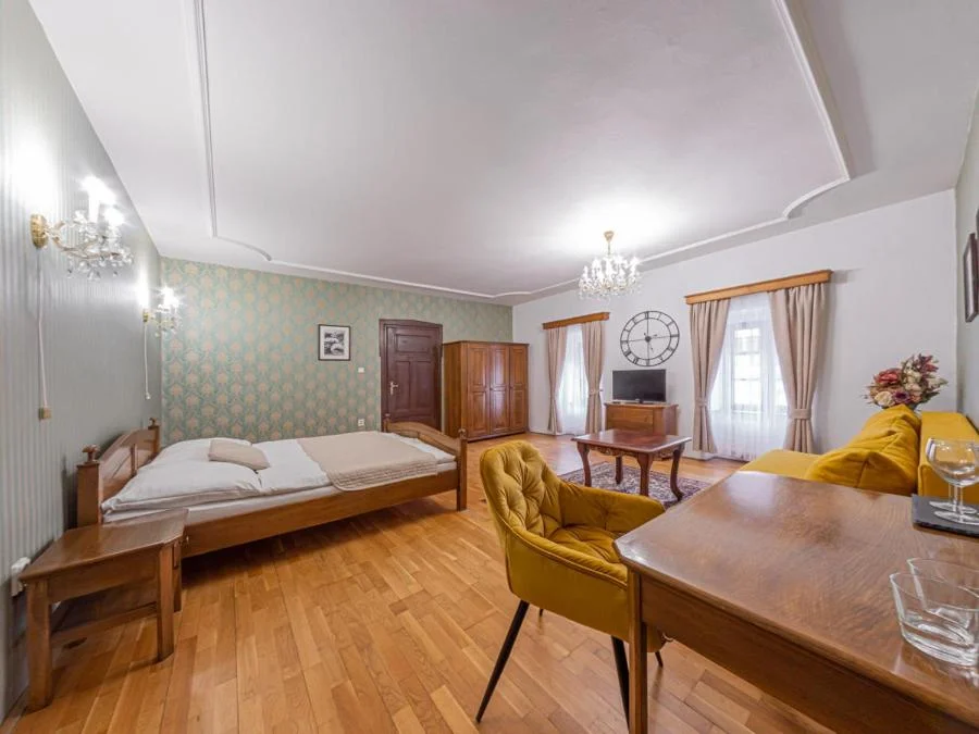 Pohodová dovolená v centru Banské Štiavnice: 3* hotel se snídaní, blízko hrad i botanická zahrada