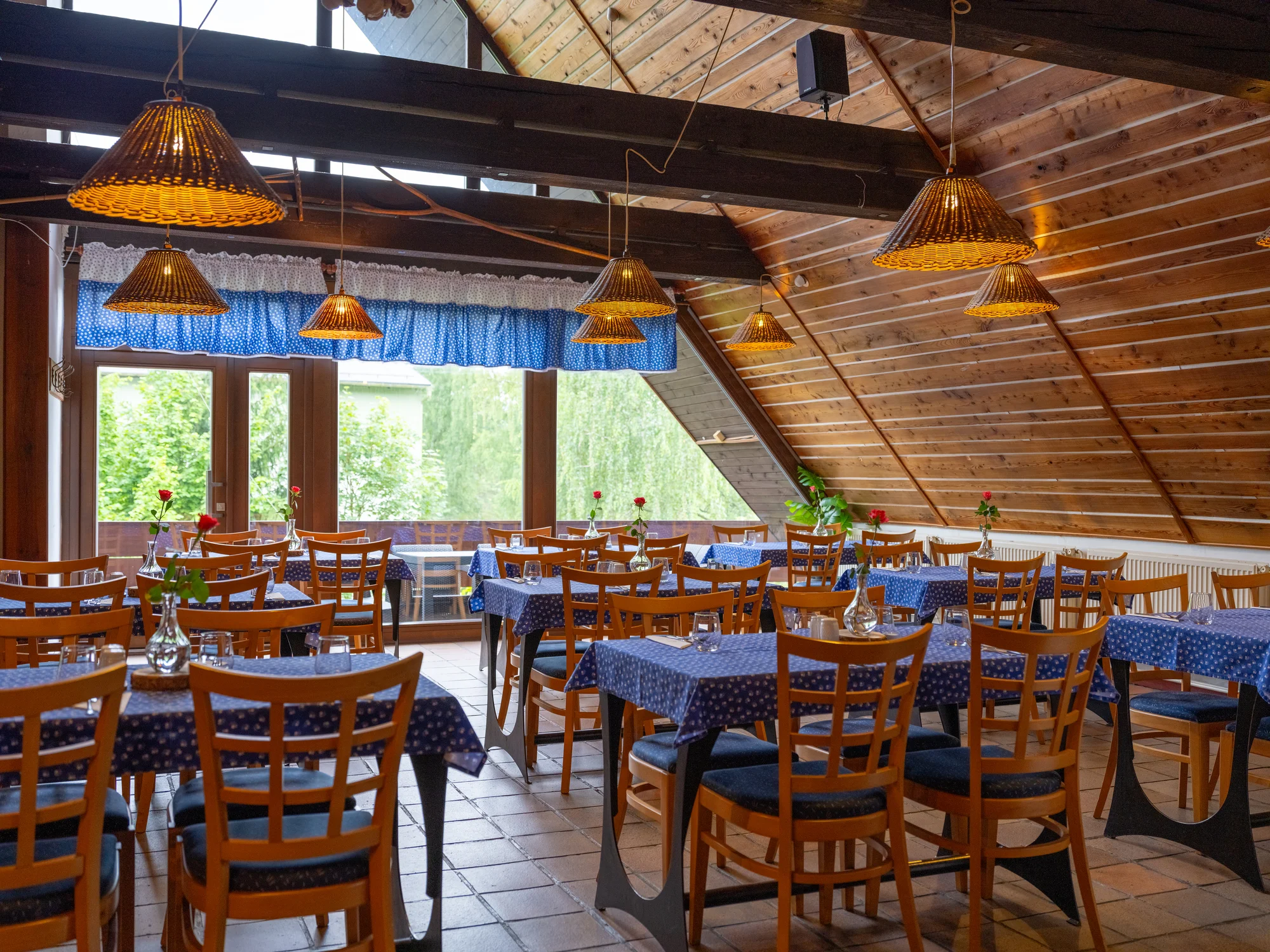 Čtyřchodové menu i s vinným párováním ve valašské kolibě pro 2 osoby