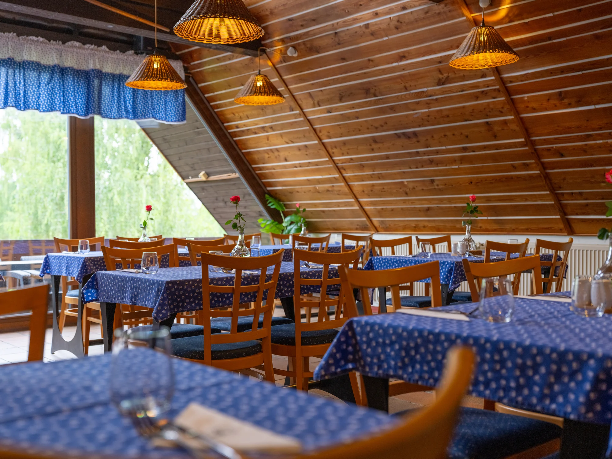 Čtyřchodové menu i s vinným párováním ve valašské kolibě pro 2 osoby