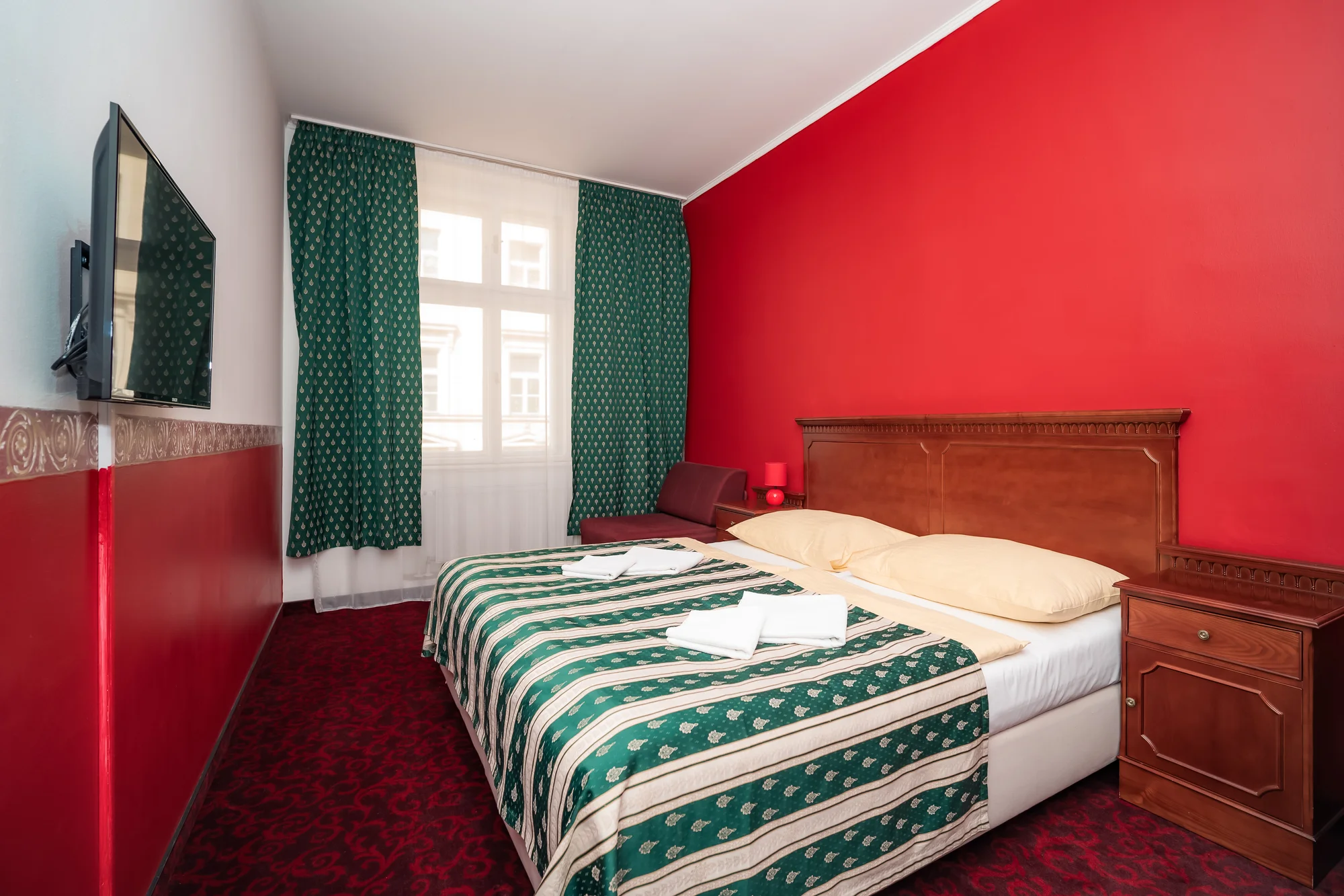Komfortní hotel na Novém Městě s bufetovou snídaní pro 2–3 osoby
