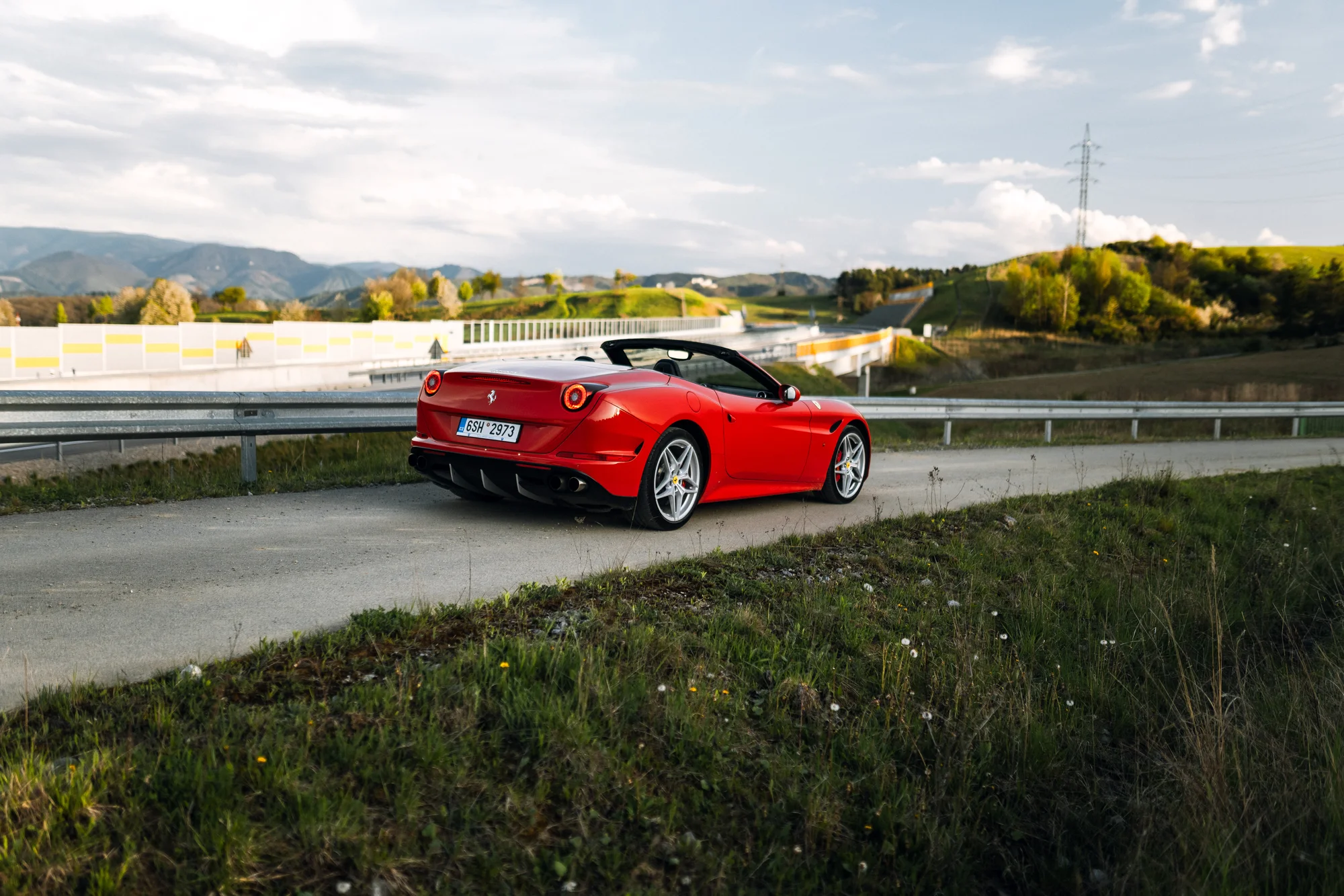 Ovládněte supersport: Ferrari California T nebo Lamborghini Gallardo na 15–40 minut řízení
