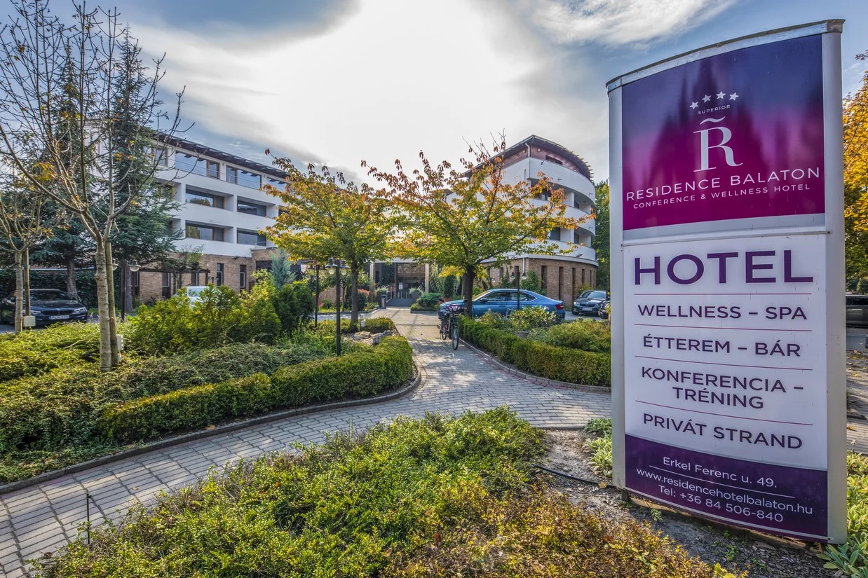 Parádní dovolená u Balatonu: 4* wellness hotel s polopenzí a vlastní pláží, 2 děti do 6,9 let zdarma
