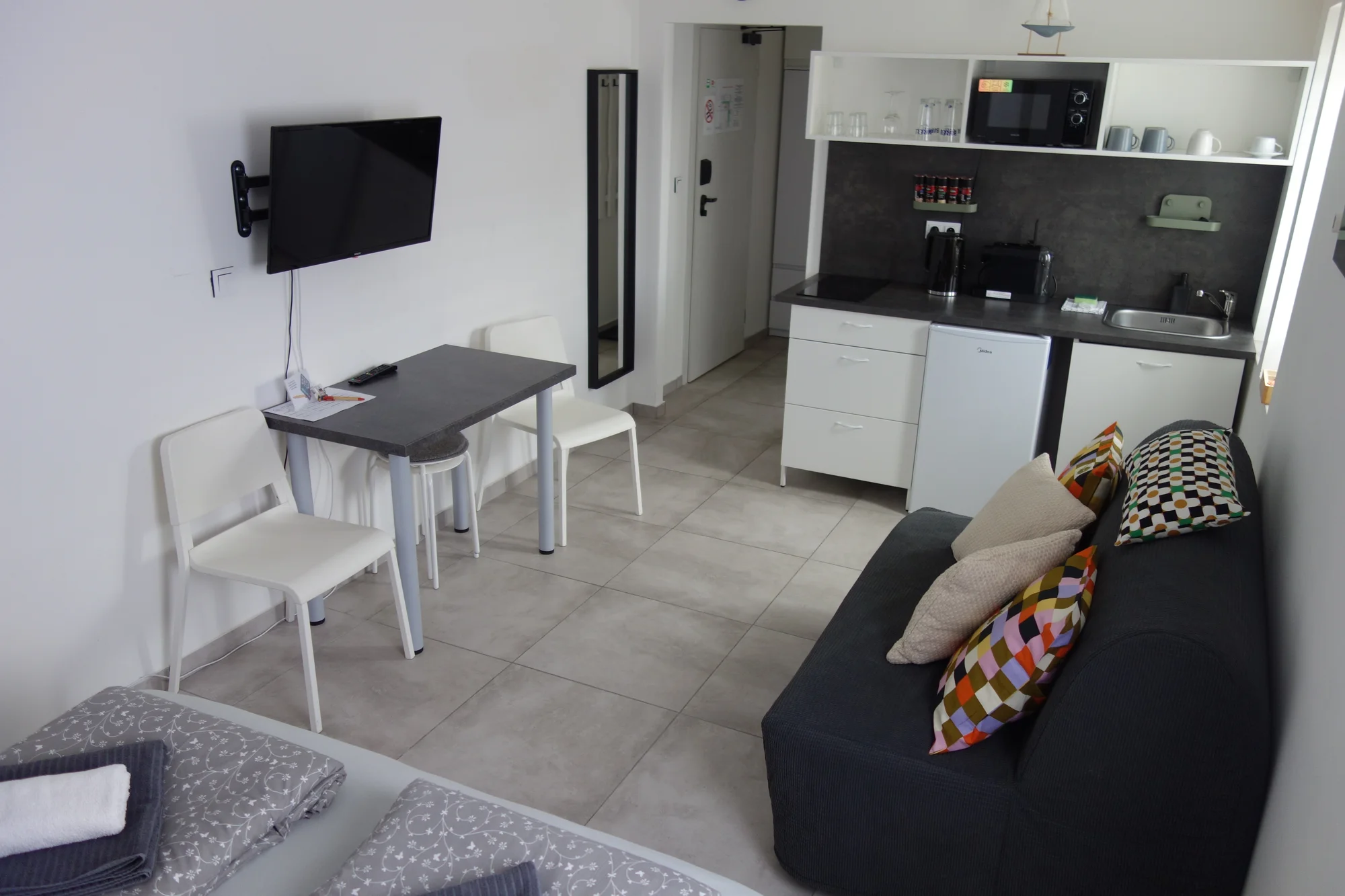 Nově zrekonstruovaný komfortní apartmán u Lipna až pro 4 osoby