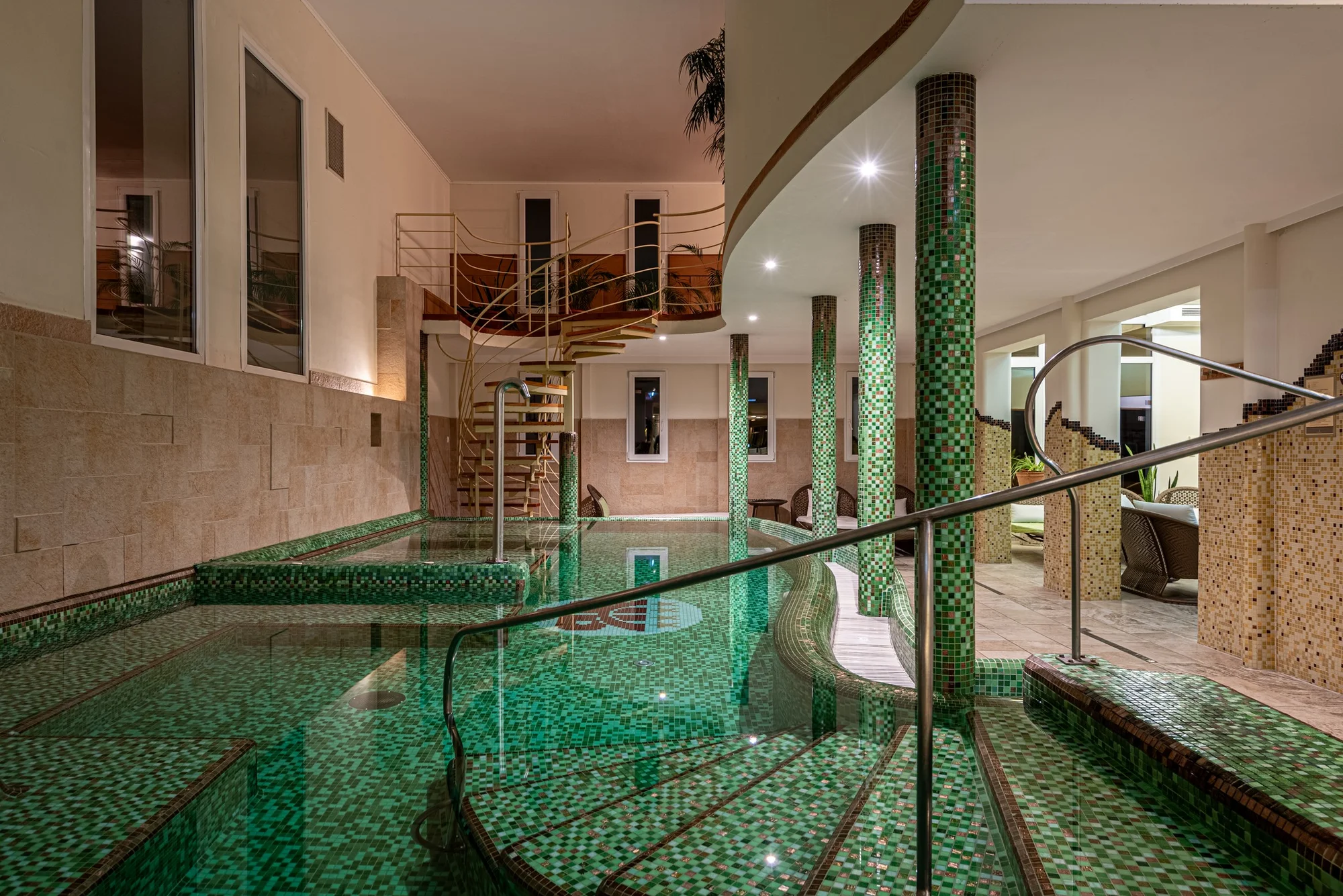 Parádní dovolená u Balatonu: 4* wellness hotel s polopenzí a vlastní pláží, 2 děti do 6,9 let zdarma