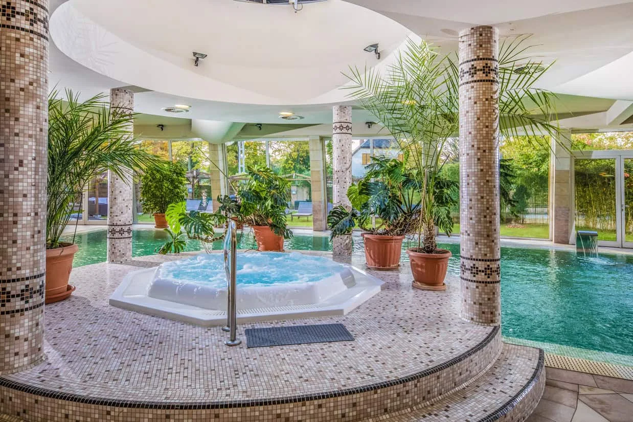 Parádní dovolená u Balatonu: 4* wellness hotel s polopenzí a vlastní pláží, 2 děti do 6,9 let zdarma
